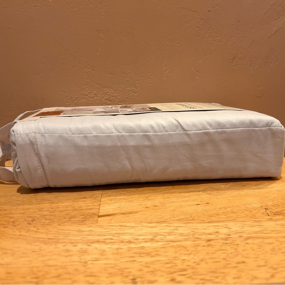 Rachel Zoe Light Gray Bed Skirt for Lofted Dorm Bed Size Twin XL. - Picture 5 of 6